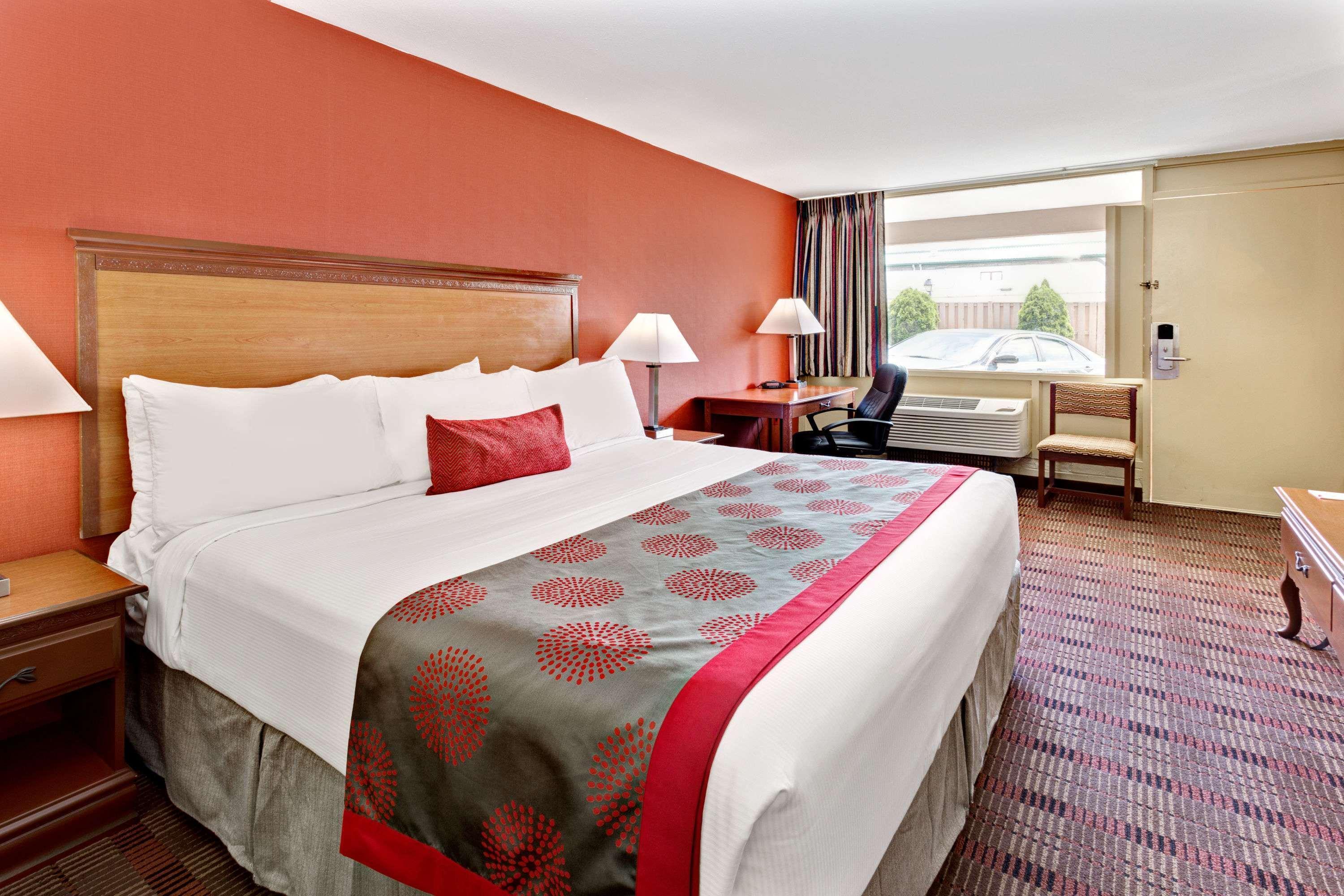 Ramada By Wyndham Baltimore West Exterior foto